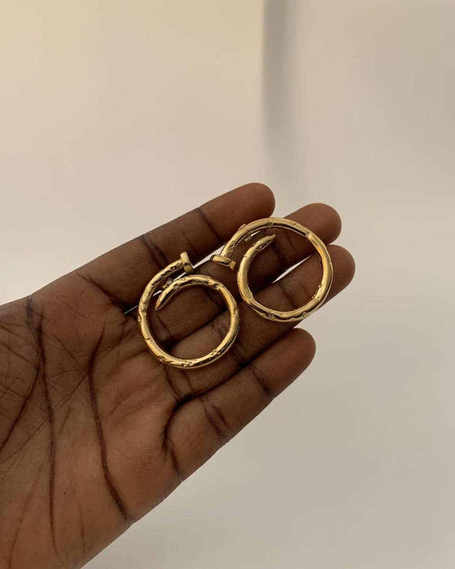 NAIL STUD EARRING