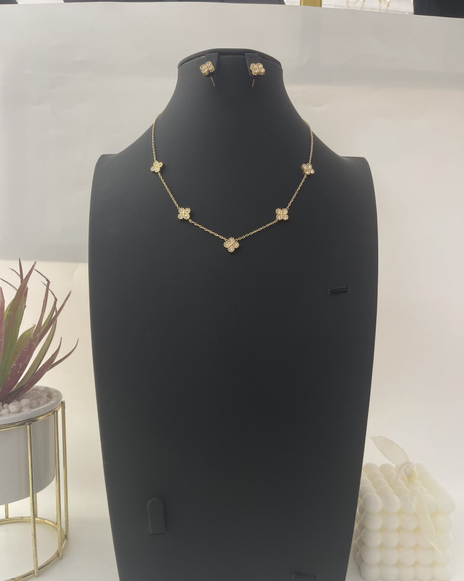 MINIMALIST STUDED EARRING AND NECKLACE SET