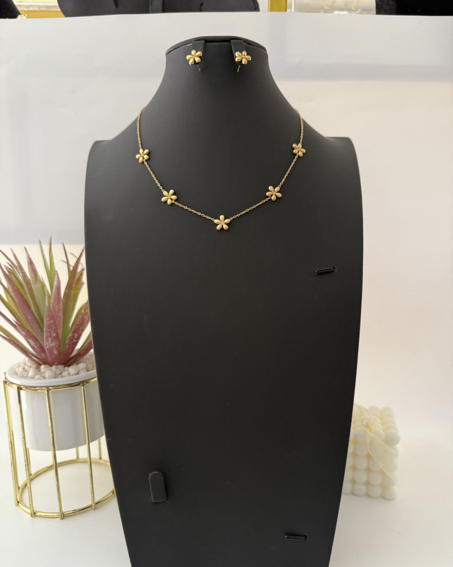 FLOWER EARRING AND NECKLACE SET