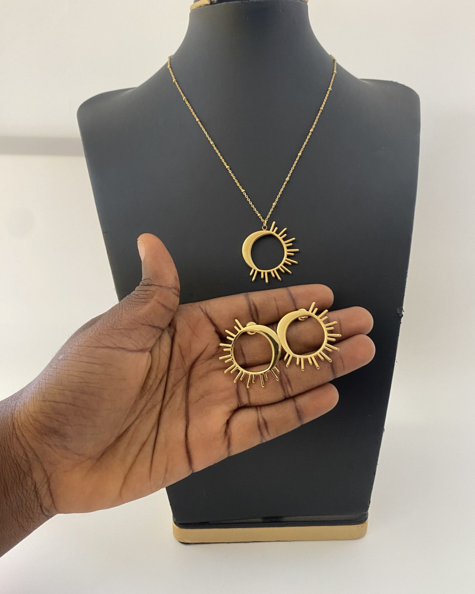 NNENA GOLD NECKLACE