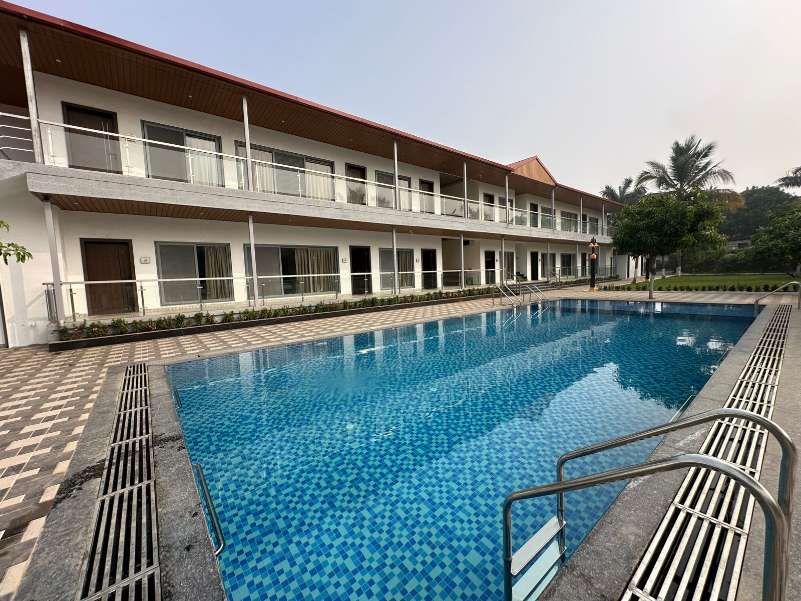 We 10BHK, Wada — image 1 of 5