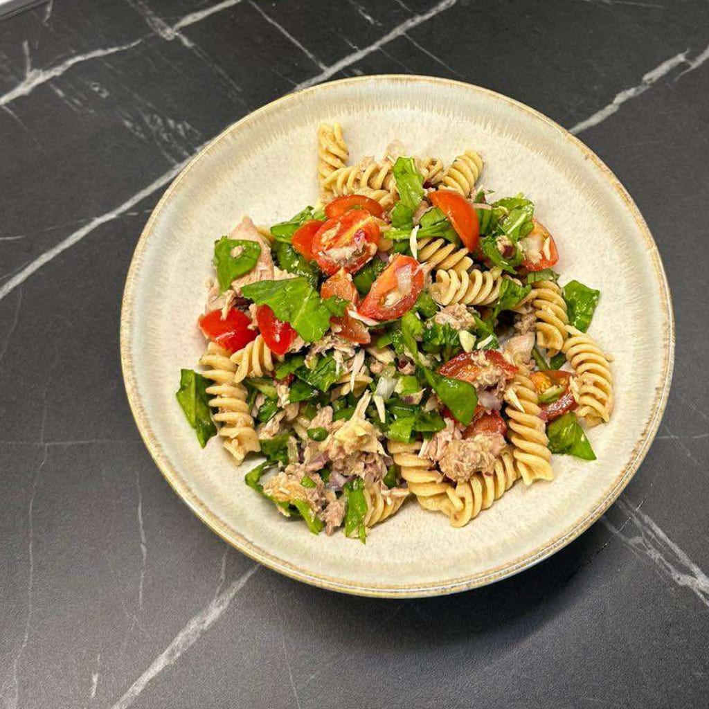 Tuna salata sa testeninom 