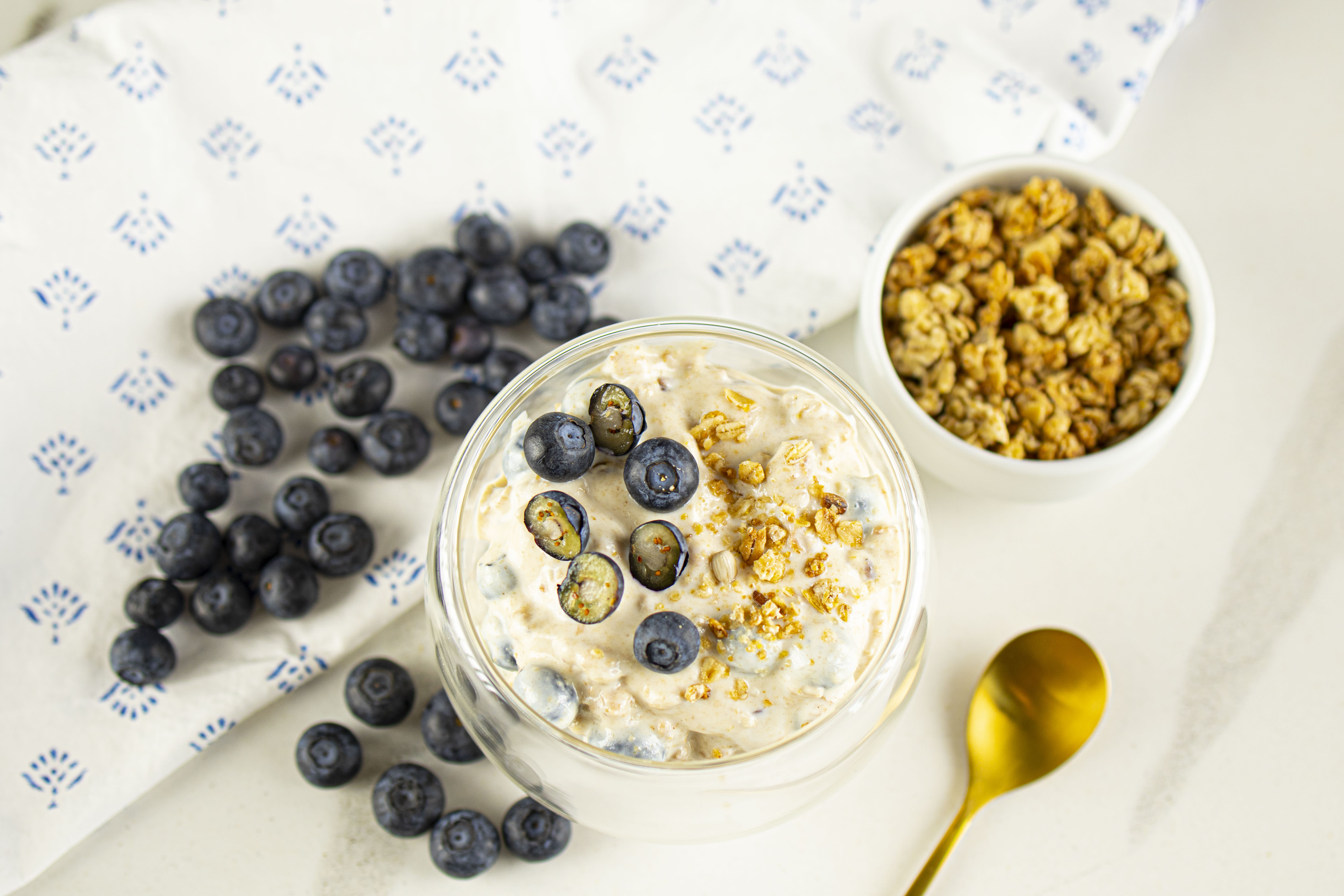 Granola sa grčkim jogurtom
