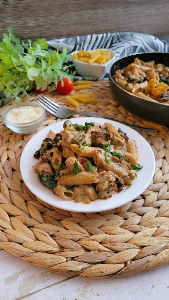 Pasta Toskana sa sušenim paradajzom