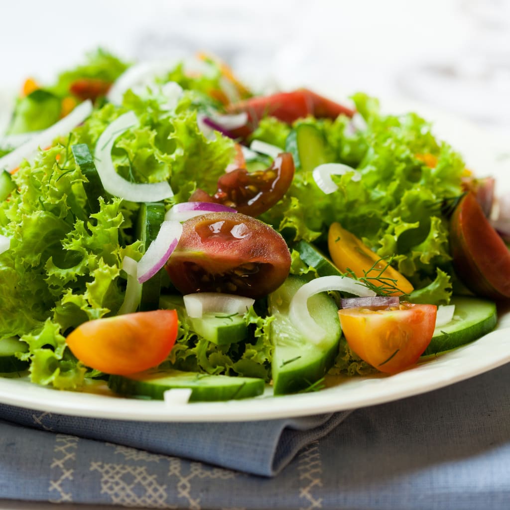 Zelena salata sa krastavcem i čerijem