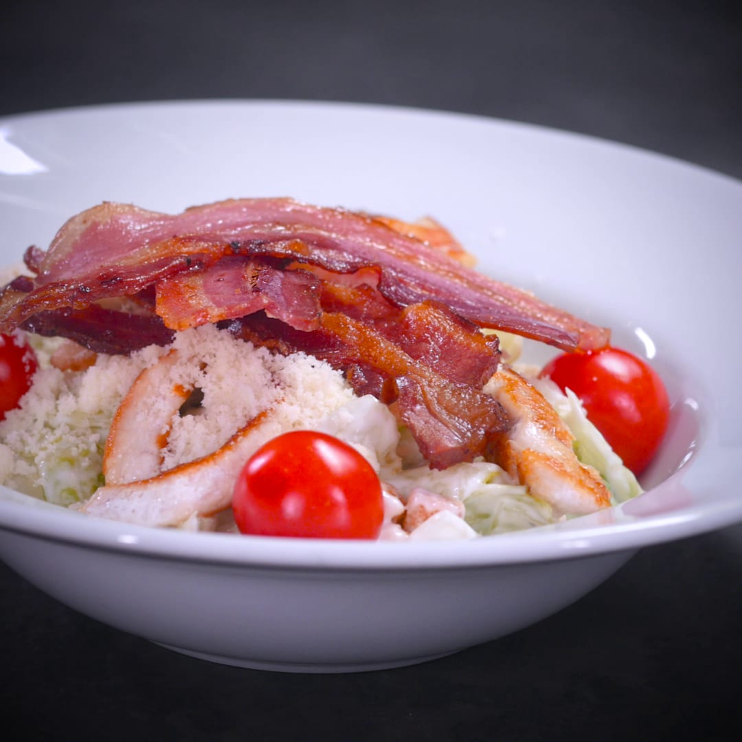 Priprema jela Cezar salata sa piletinom i pančetom faza 3