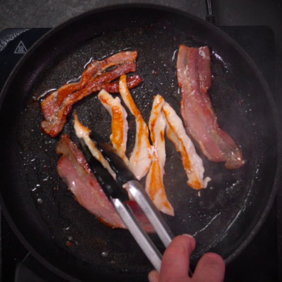 Priprema jela Cezar salata sa piletinom i pančetom faza 2