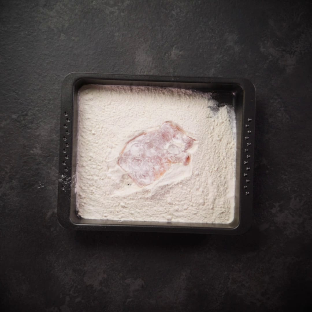 Priprema jela Pohovana piletina sa aromatizovanim pireom od krompira faza 3