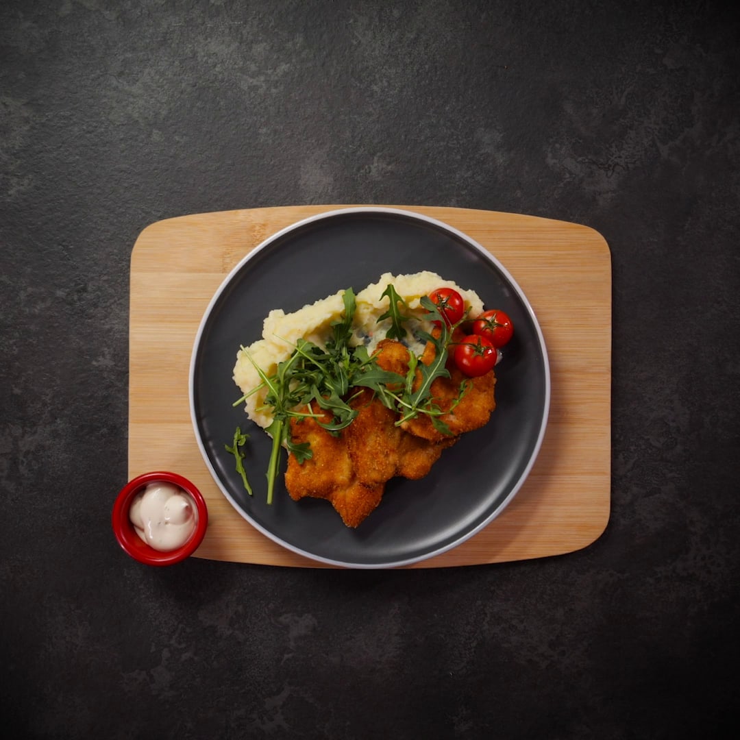 Priprema jela Pohovana piletina sa aromatizovanim pireom od krompira faza 6