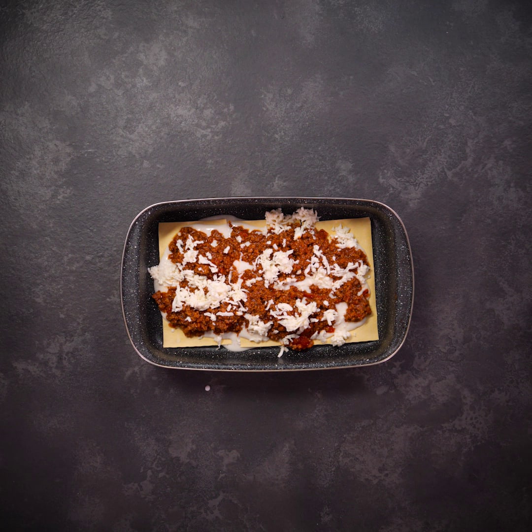 Priprema jela Lazanje sa domaćim bešamelom faza 3