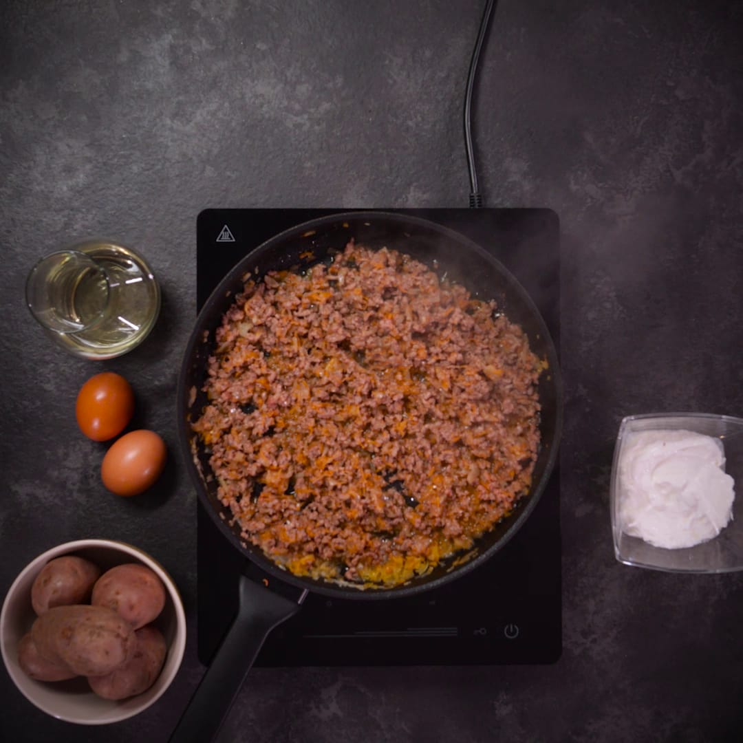 Priprema jela Musaka sa mesom i krompirom faza 1