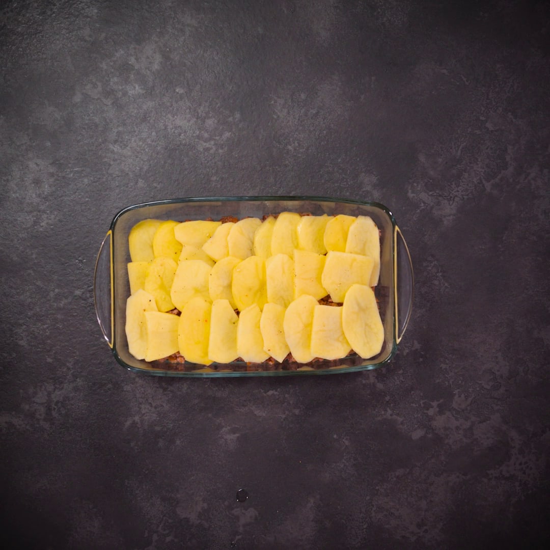 Priprema jela Musaka sa mesom i krompirom faza 3