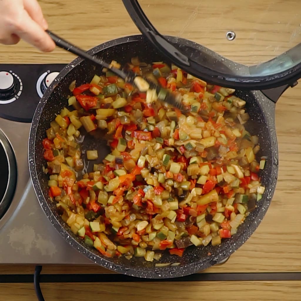 Priprema jela Španski pisto sa mocarelom faza 2