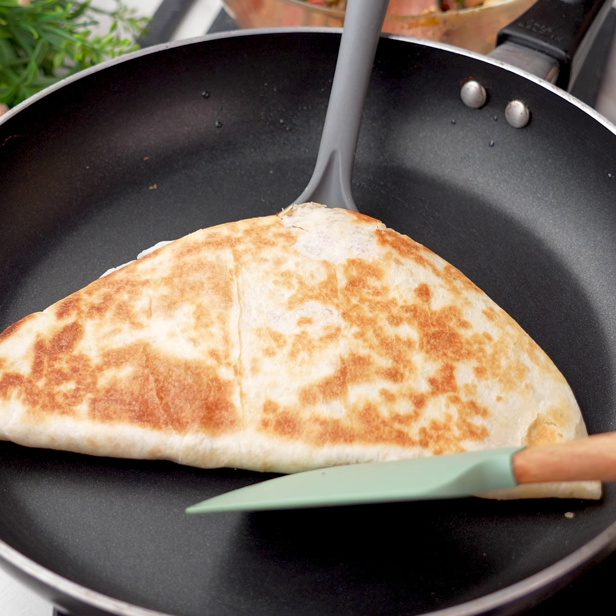 Priprema jela Kesadilje sa belim sirom faza 2