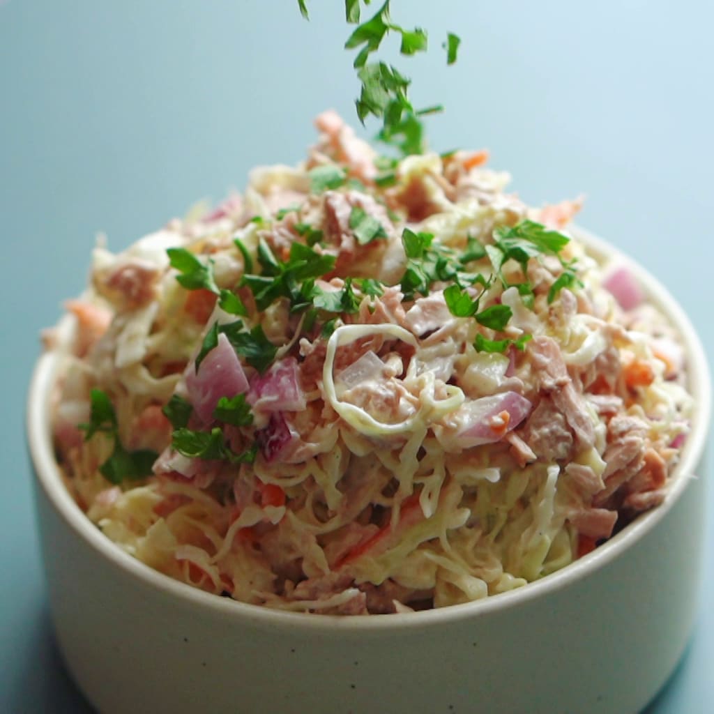 Priprema jela Tuna salata sa kupusom i grčkim jogurtom faza 3