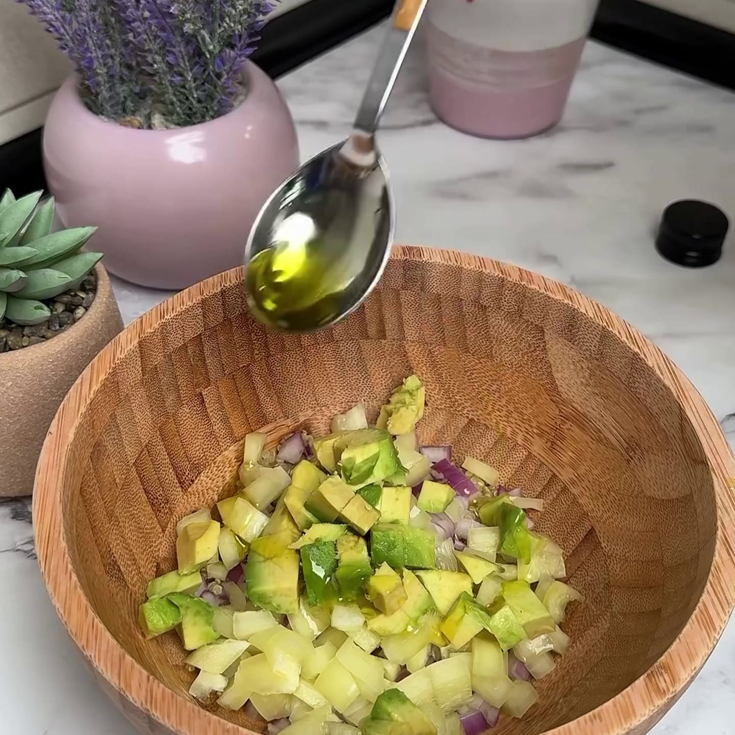 Priprema jela Kinoa salata sa piletinom i avokadom faza 2