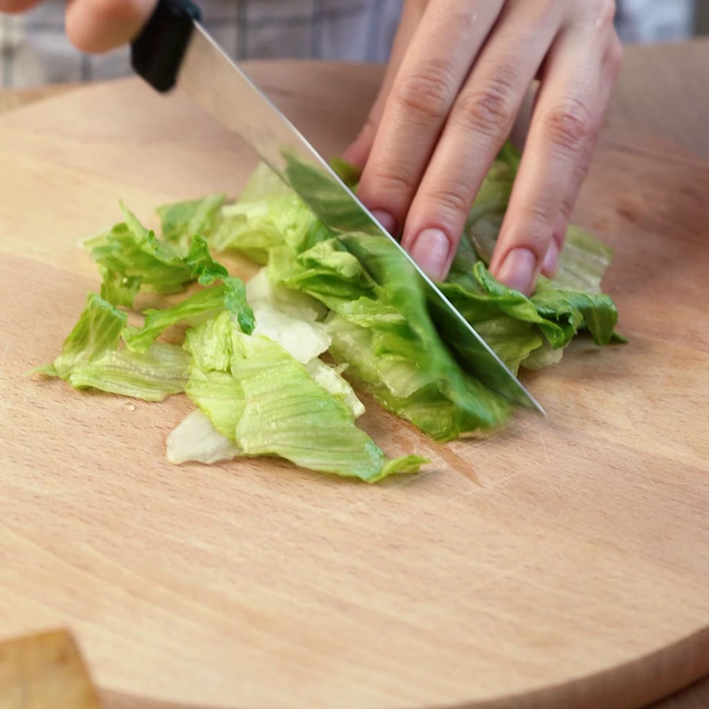 Priprema jela Veganska Cezar salata sa dimljenim tofuom faza 1