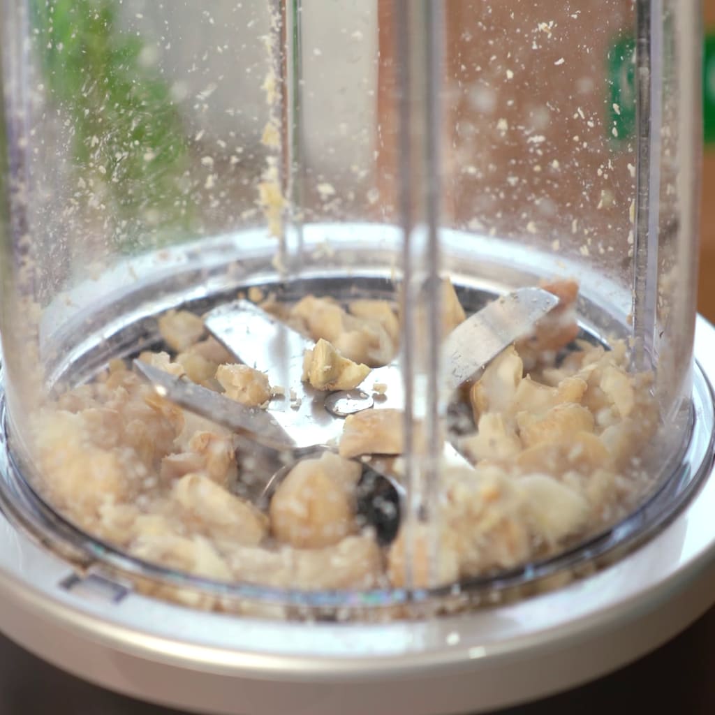 Priprema jela Veganska Cezar salata sa dimljenim tofuom faza 3