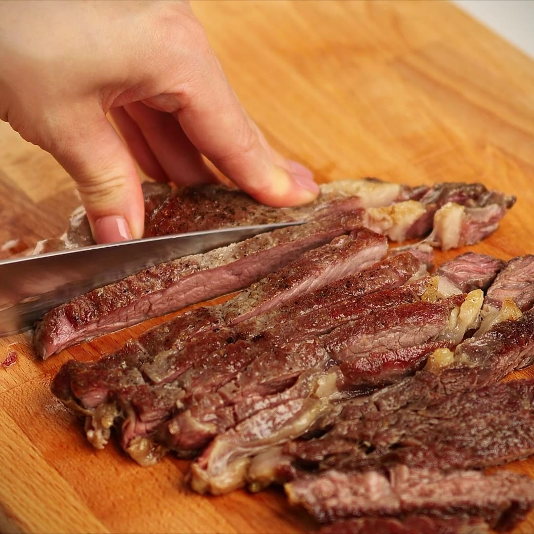 Priprema jela Biftek salata sa čerijem faza 1