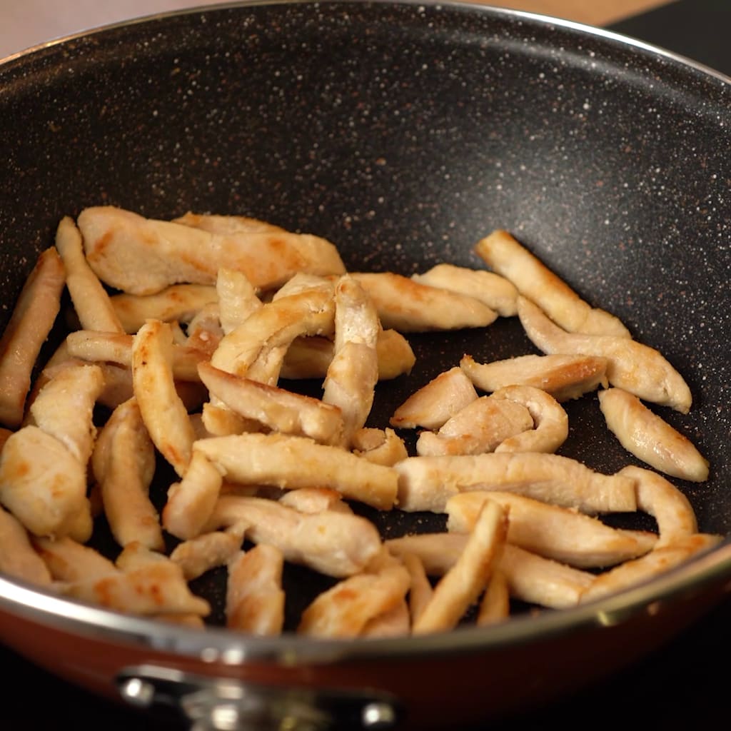 Priprema jela Pad Thai sa piletinom faza 1