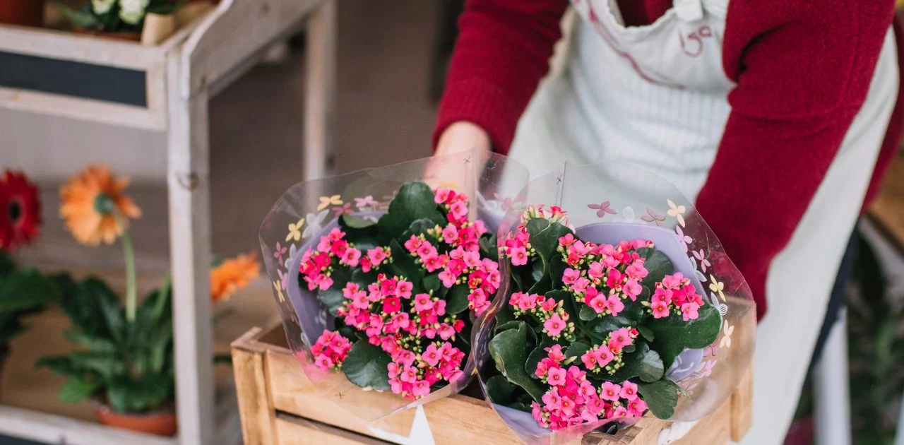 Are artificial flowers toxic?