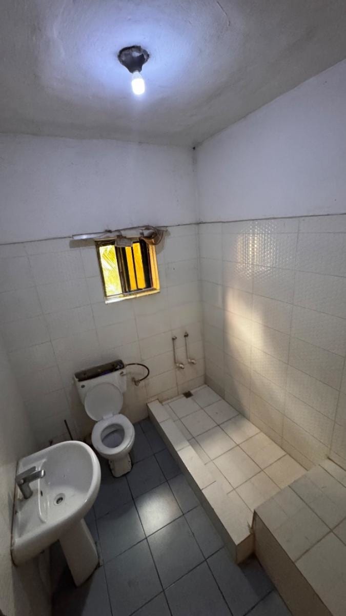 3-bedroom rental in Utako — photo 3