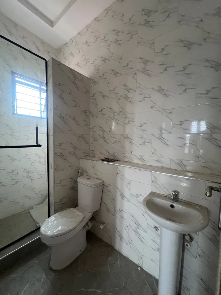 2-bedroom rental in Akoka — photo 5