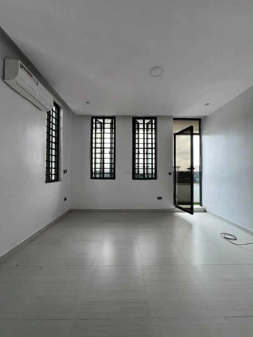 3-bedroom rental in Ikate — photo 4