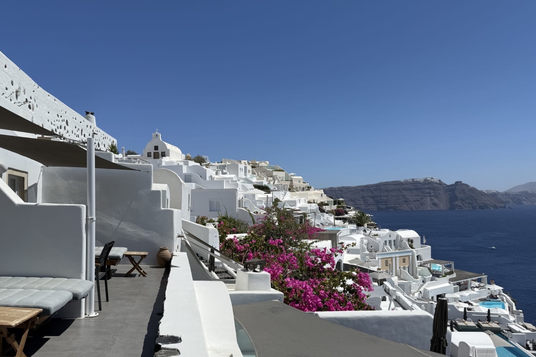 Atrina Canava 1894, perché sur les falaises d'Oia