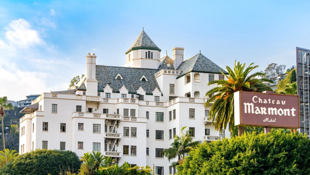 Chateau Marmont, un refuge emblématique de l'âge d'or d'Hollywood sur Sunset Boulevard