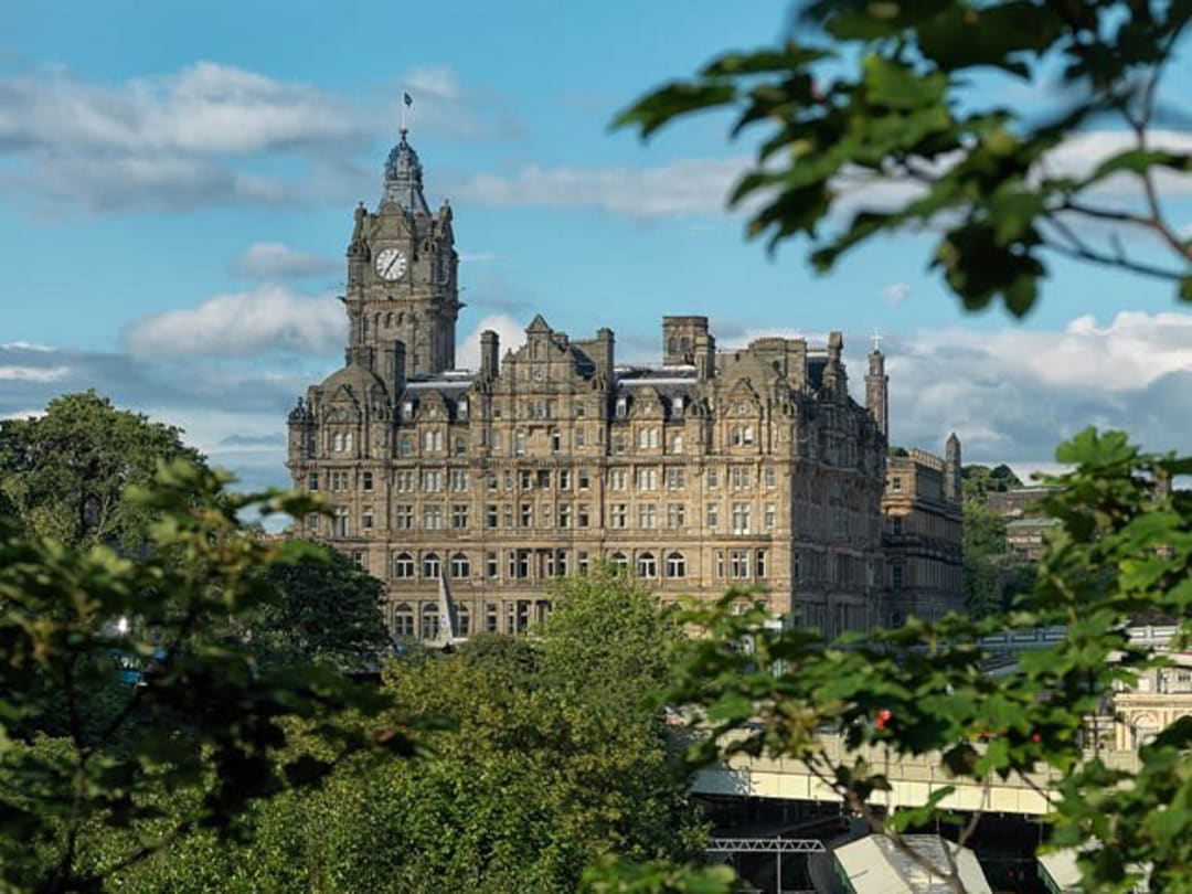 The Balmoral Hotel, un symbole d'Édimbourg avec vue sur le château