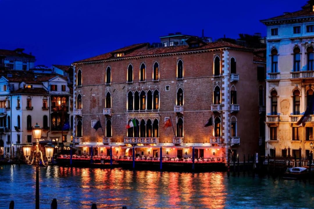 The Gritti Palace, un palais historique du XVe siècle sur le Grand Canal