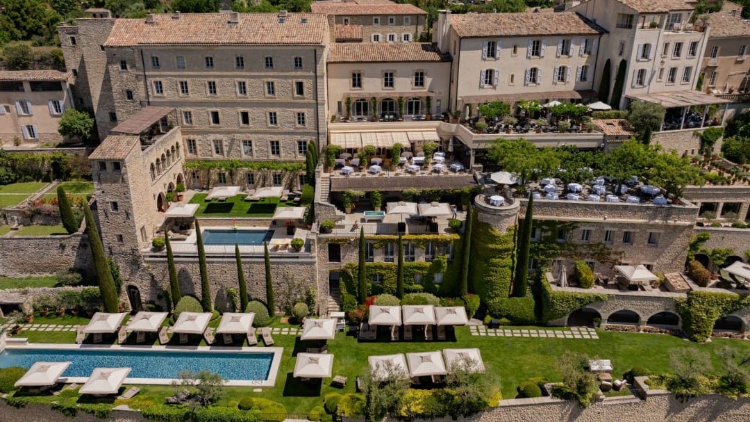 Airelles Gordes, La Bastide: a hilltop bastide for families and connoisseurs of pure style