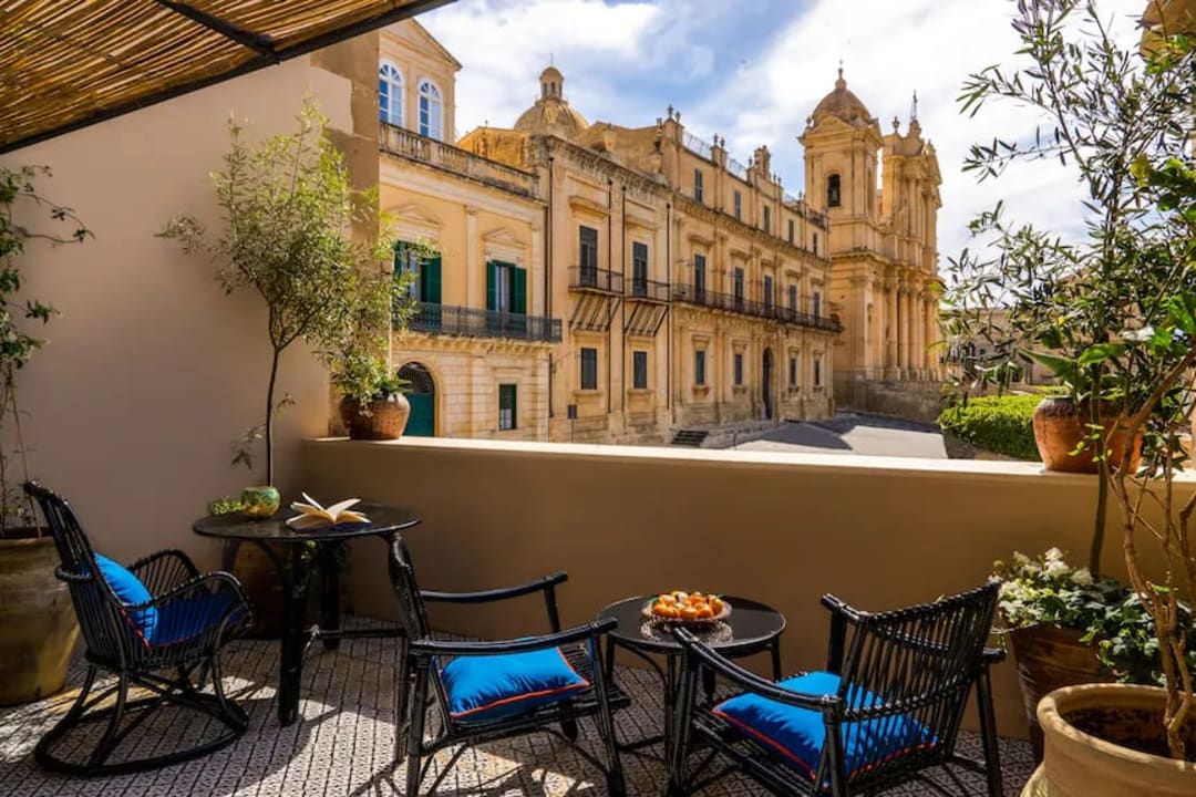 Q92 Noto Hotel, un palais du XVIIe siècle avec vue sur la cathédrale de Noto - Hôtels - image principale
