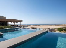 Magma Resort Santorini, caché sur les pentes volcaniques de Santorin