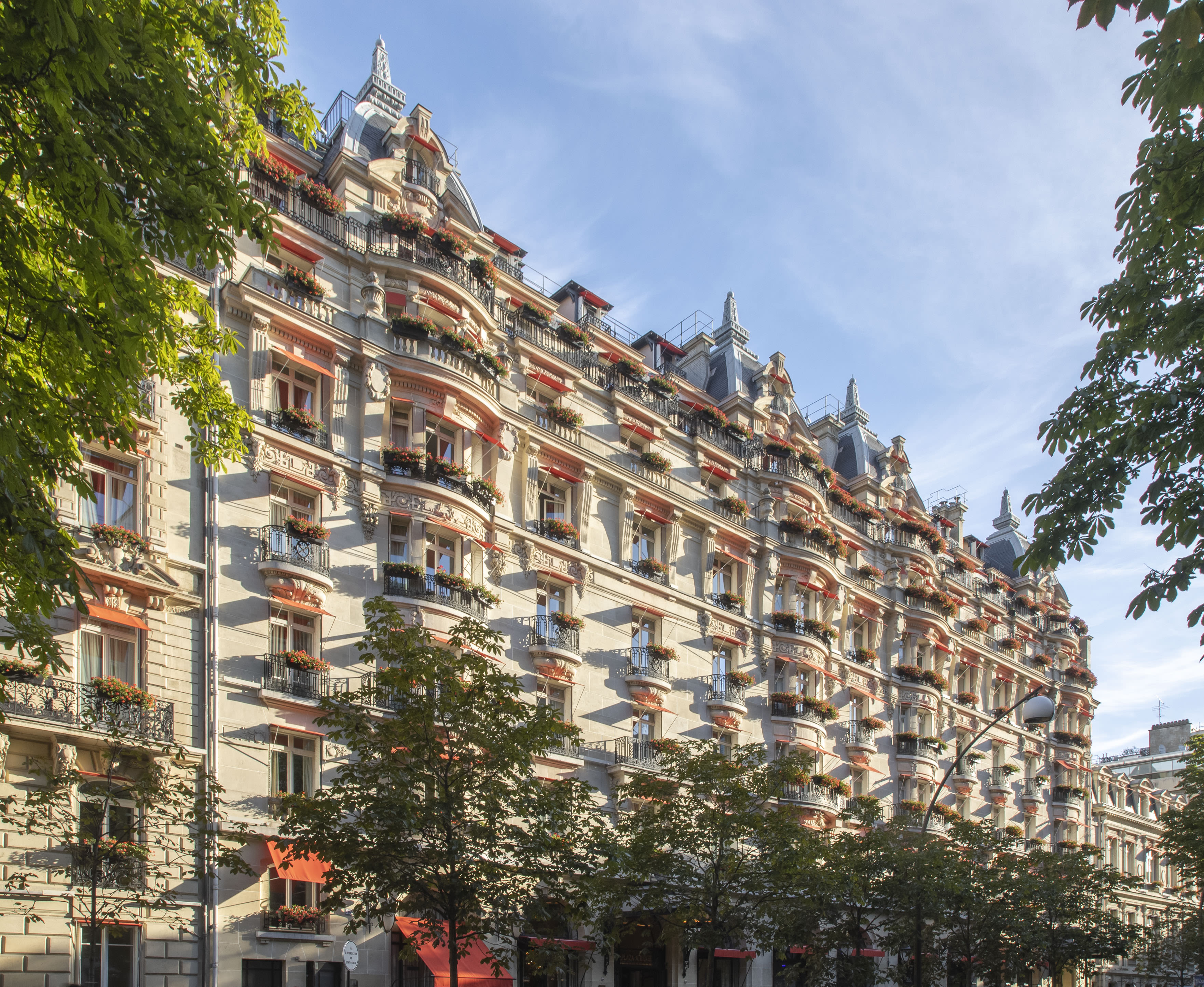 Hôtel Plaza Athénée, un luxe fondé en 1913 sur l'avenue Montaigne - Hôtels - image principale
