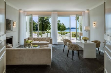 Villa Contessa, un havre de paix de luxe construit en 1910 au bord du lac Scharmützelsee - Hôtels - images du corps (1/2)