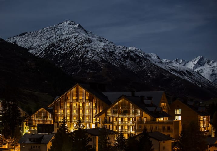 The Chedi Andermatt, un hôtel alliant luxe moderne et traditions alpines dans les Alpes suisses - Hôtels - vue panoramique