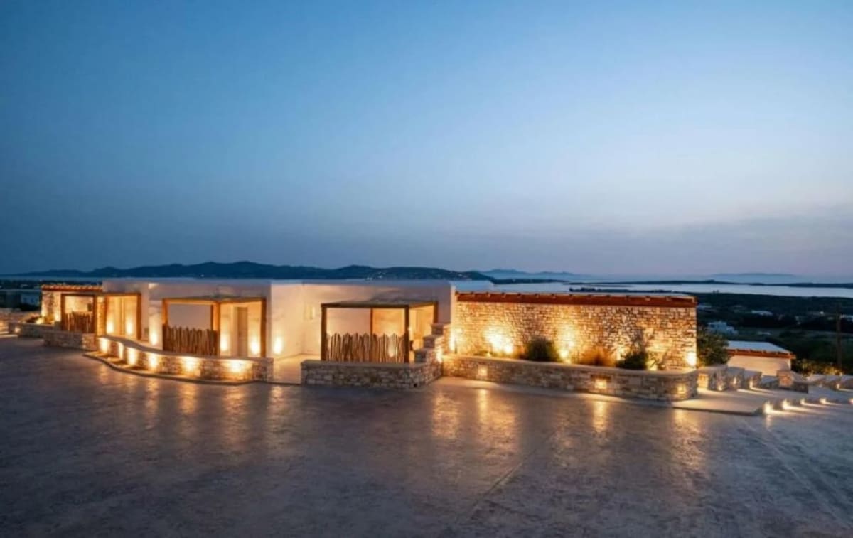 Utopia Suites by Anna Platanou, un établissement sur une colline surplombant Antiparos - Villas et chambres d'hôtes - image principale