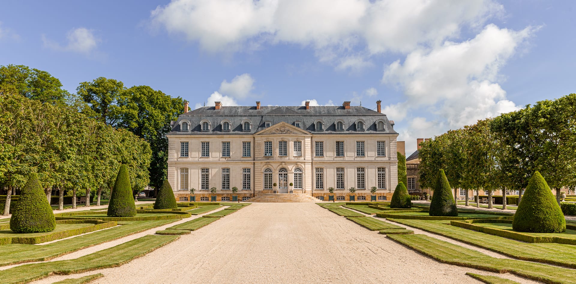 Château du Grand-Lucé, un néoclassique du XVIIIe siècle dans la vallée de la Loire