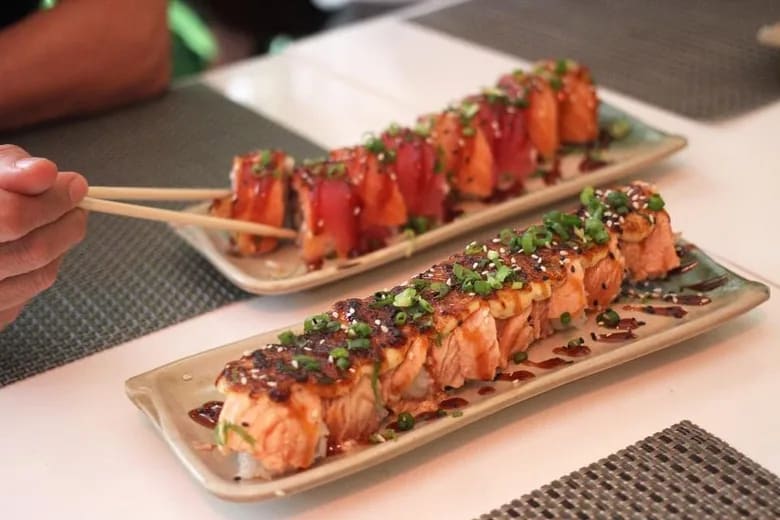 Makis au thon et au saumon
