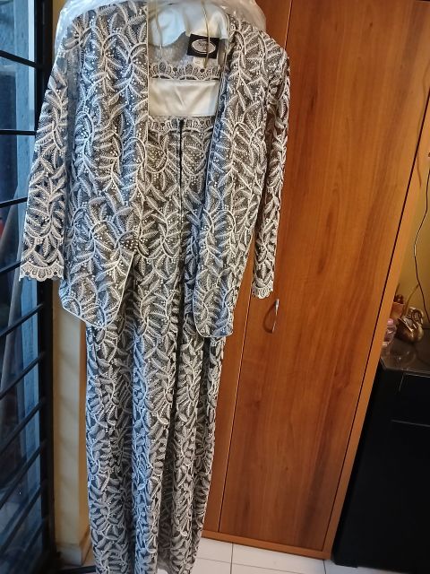 Vestido largo con chaqueta bordada