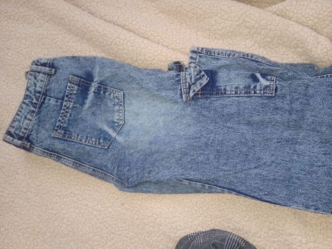 Jeans de mezclilla azul en buen estado