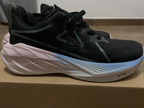 Par de tenis PIRMA, para mujer. Talla 23.5