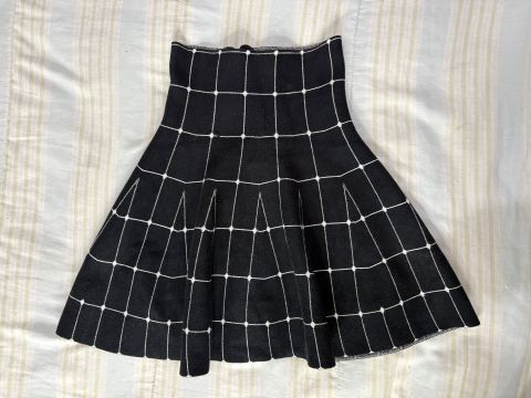 Falda corta de cuadros en negro y blanco