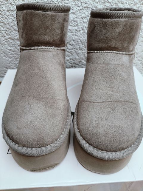 Botas de invierno de piel sintética en color marrón