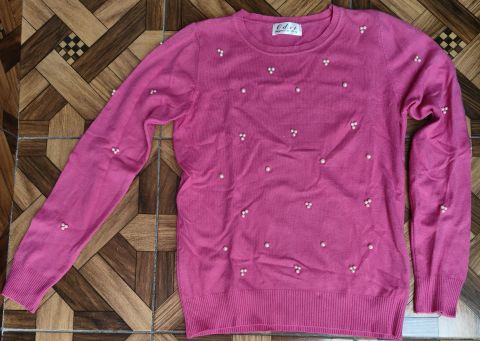 Suéter Rosa con Detalles de Perlas