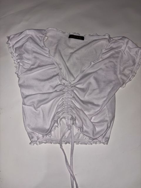 Blusa blanca de tirantes con fruncido