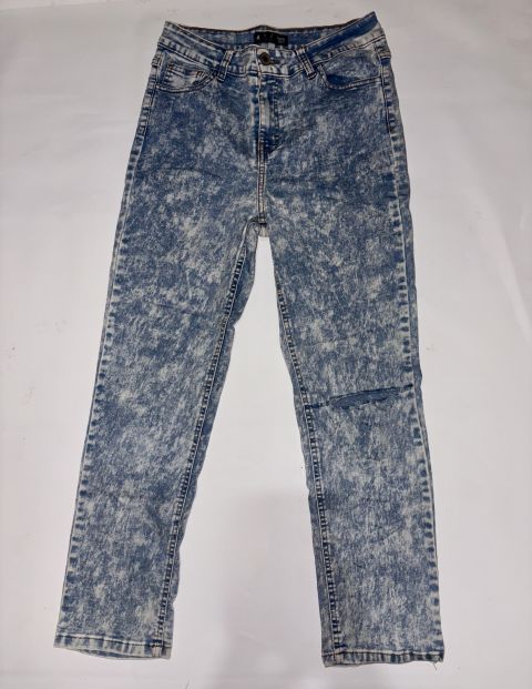 Jeans de mezclilla claros con efecto desgastado
