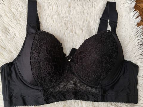 Sostén negro con encaje 38C